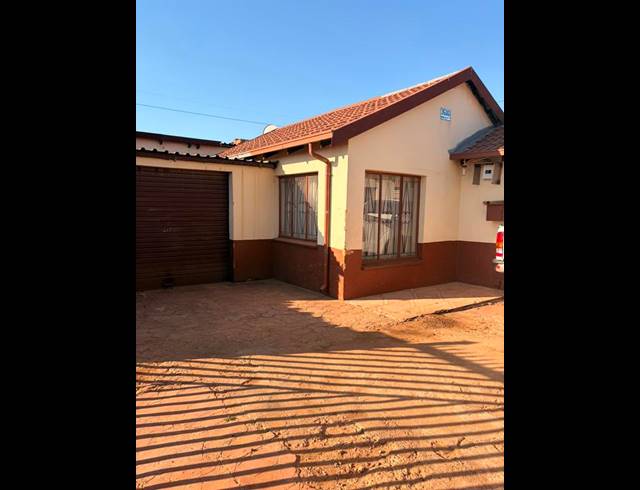 7 BEDROOM HOUSE FOR SALE IN MAHUBE VALLEY